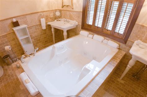 Hotels With Big Bathtubs For Traveling Couples