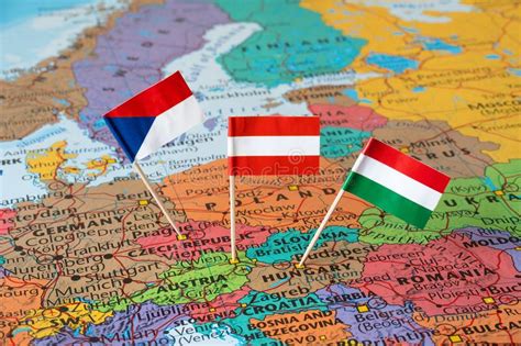 República checa, europa tipo de local: Pinos Da Bandeira De Áustria, República Checa, Hungria ...