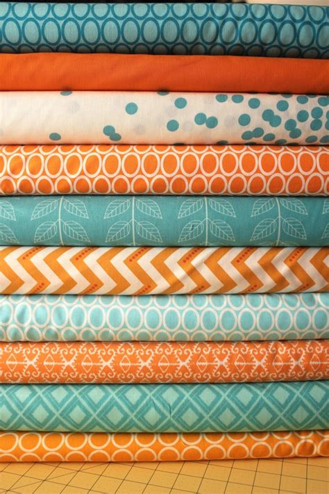Orange is certainly not just for kids' rooms. Turquoise and orange decor - becoration