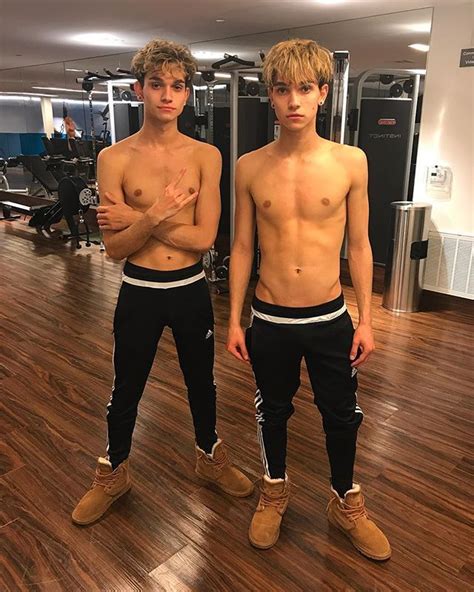 Lucas And Marcus On Instagram Garotos Sensuais Rapazes Bonitos