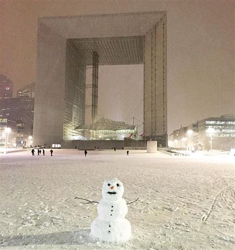 Eiffel Tower Closed As Biggest Snowfall Since 1987 Paralyzes Paris