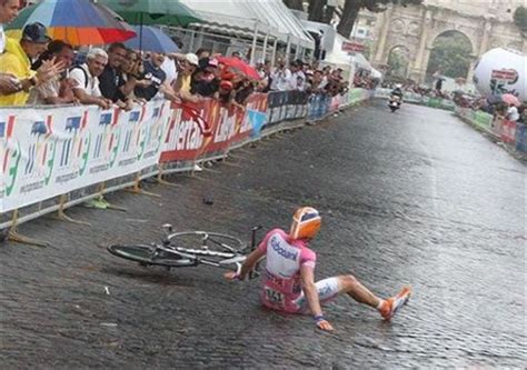 Bike Crashes At Tour De France 20 Pics