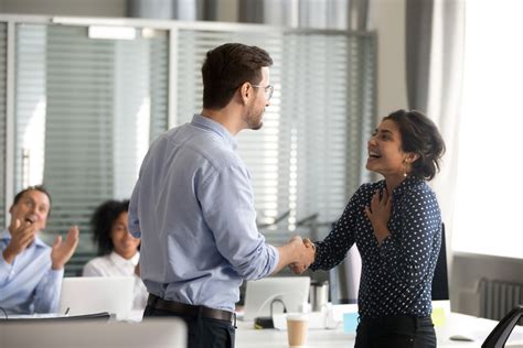 How Words Of Encouragement For Employees Are Different From Praise
