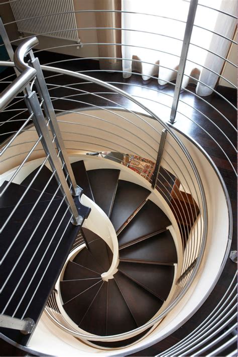 Mengutip fastener engineering, baut adalah suatu batang atau tabung yang membentuk alur heliks atau tangga spiral di bagian permukaan. Tangga Rumah Minimalis Mewah Yang Unik Modern - Godean.web.id