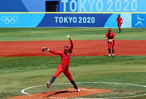 Olympics Softball Japan Toast Canada In Extra Frame To Set Up Final
