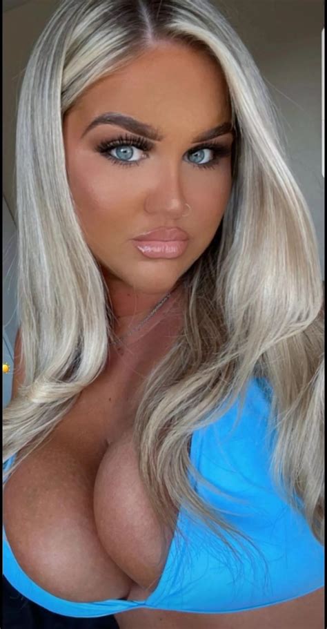 Fake Tan Massive Cleavage Lip Fillers And Tons Of Makeup What More
