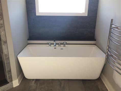 Soaking tubs are amazing upgrade of the regular bathtubs. Kaskade 71" Bathtub | Freestanding | Soaking | Carver Tubs