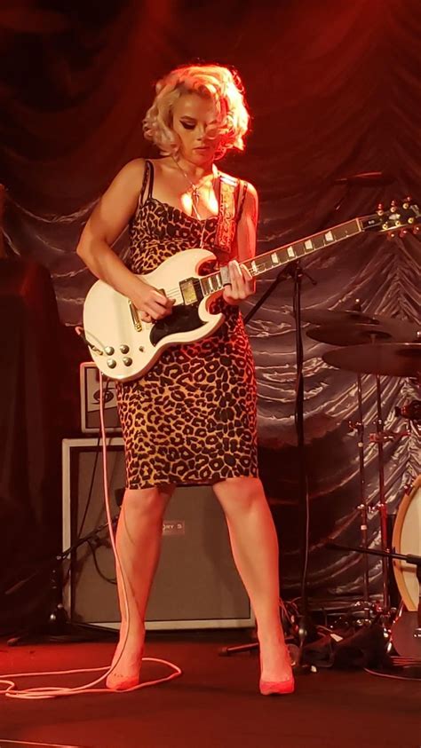 Pin By Peaceprant On Female Guitarists Female Guitarist Beautiful