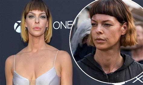 Twds Pollyanna Mcintosh Dazzles At 100th Episode Event Daily Mail Online