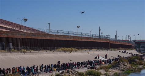 Texas Clamps Down On Border In El Paso The New York Times