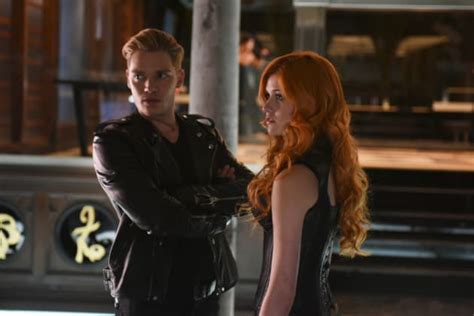 After her mother is kidnapped, clary must rely on the mysterious jace and his fellow shadowhunters isabelle and alec. Shadowhunters Season 1 Episode 2 Review: The Descent Into ...