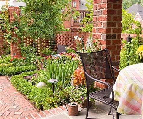Small Space Landscaping Ideas With Images Small Space Gardening