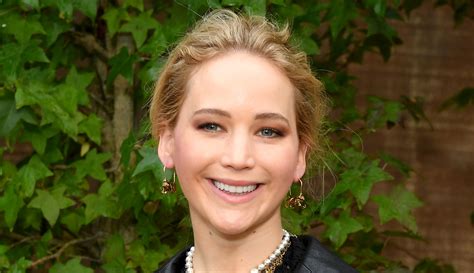 Jennifer Lawrence Reveals What Her Husband Thinks Of Her Friends
