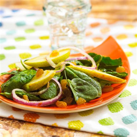 Spinach Salad With Pears And Raisins California Raisins