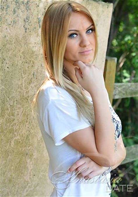 Bosnian and Herzegovinian romantic dating partner Jovana from Sarajevo, 24 yo, hair color Blond