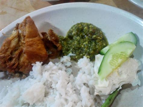 Cost myr20 for two people (approx.) products for businesses we're hiring. Hati Seorang Lieya Von Jay: Nasi ayam penyet