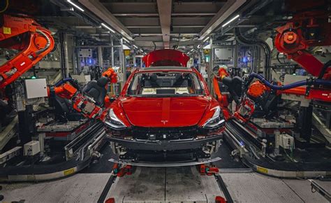 Tesla Revoluciona La Producción De Carros Gana Seis Veces Más Por Vehículo Que Toyota