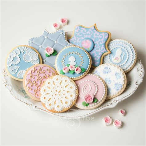 It's the busiest time of year, and these cookie recipes are here to help! Cookie Decorating ClassesSweetAmbs