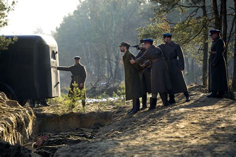 Maja ostaszewska and artur zmijewski in katyn. in 1940, some 15,000 officers of the polish army were rounded up, transported in sealed buses to a forest named katyn, shot in the back of their. Massakern i Katyn - DVD - Discshop.se