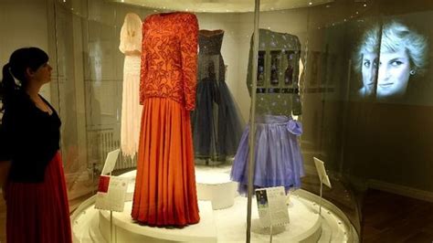 Princess Dianas Iconic 1980s Dresses Go On Display Itv News 1980s