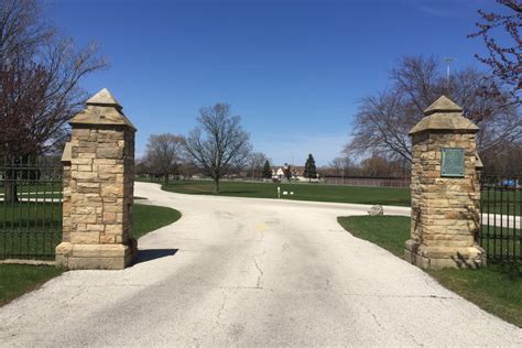 Where Is Commonwealth War Graves Holy Cross Cemetery Milwaukee