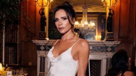 Victoria Beckham Es Criticada Por El Vestido Que Us Su Hija De Once