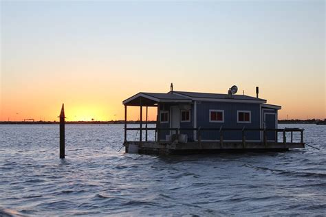 Our lodging includes rental homes, cottages, and condos in rockport texas. These Floating Cabins In Texas Are The Best Place To Stay ...