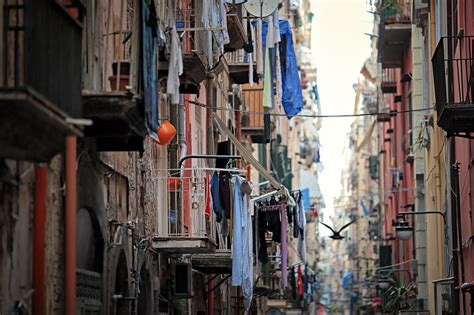 I Quartieri Spagnoli Un Tour Tra I Vicoli Più Popolari Di Napoli
