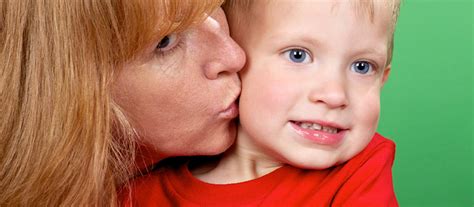 Faut il forcer les enfants à faire un bisou pour dire bonjour même lorsqu ils n en ont pas