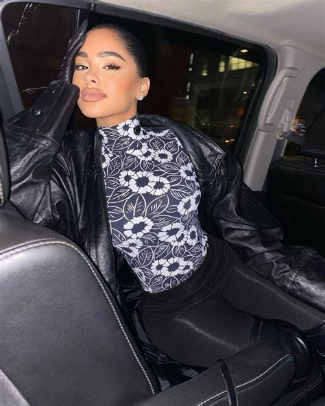 Amaya Colon Posing For Instagram Picture In The Car Fashion Fit Women Women