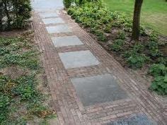 Bestrating met verlengde klinker en bloembakken zorgen voor speels effect, leeuwarden; motieven bestrating terras - Google Search | Tuin, Tuin ...