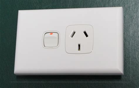 Single Switched Socket Outlet 10amp Don Gray Electrical Supplies