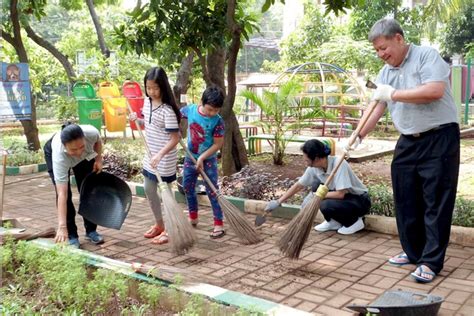 Penyerapan nilai murni dalam kurikulum bahasa malaysia bertujuan melahirkan insan yang berketerampilan dan memiliki akhlak yang mulia. Menimbun Berkah dari Sampah - Yayasan Buddha Tzu Chi Indonesia