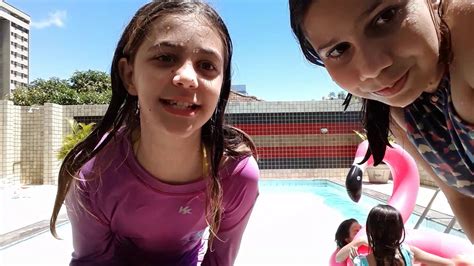 Olá amiguinhos hoje fizemos o desafio na piscina: DESAFIO DA PISCINA 3(COM BOIA)-BIBIH MENEZES - YouTube