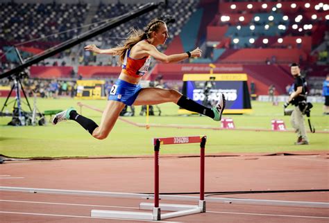 Femke bol (born 23 february 2000, amersfoort) is a dutch track and field athlete who specialises in the 400 metres hurdles and 400 metres.a two time 2021 european indoor championships gold medalist, she became 4th fastest woman of all time in the 400 m hurdles in july 2021. Femke Bol heeft de horden in haar hart gesloten | Trouw