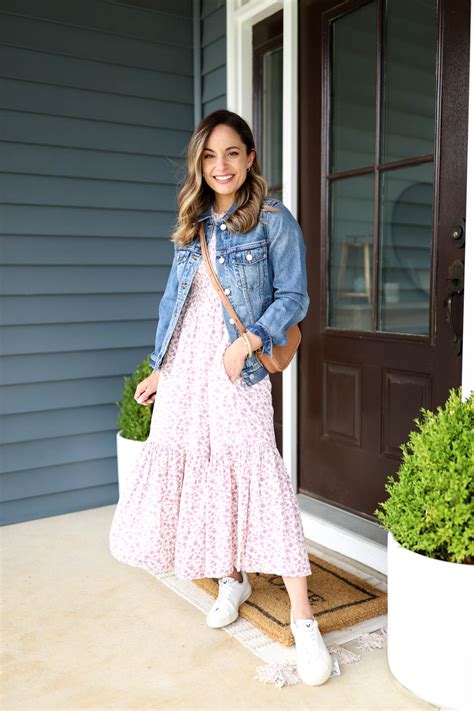 Ways To Wear Sneakers With Dresses Pumps And Push Ups