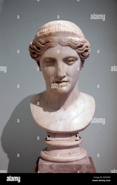 Greek Goddess Artemis Hi Res Stock Photography And Images Alamy