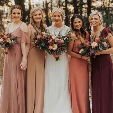 Rustic Color Palette For Bride And Bridesmaids Roses And Rings
