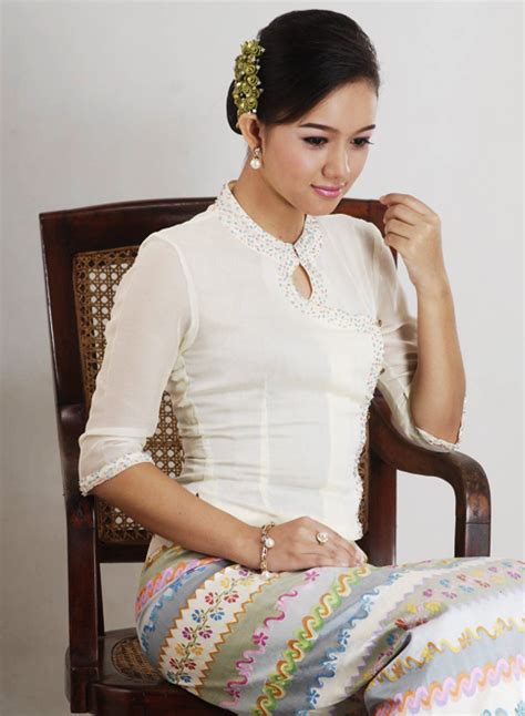 Myanmar Pretty Model Girl With Myanmar Fashion Dress