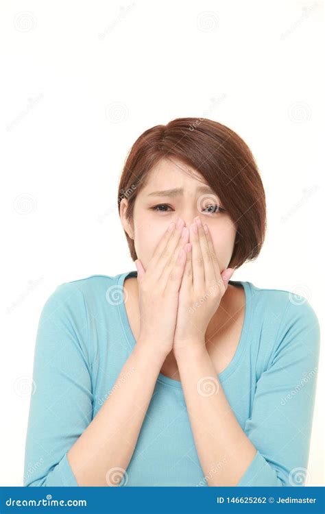 mujer japonesa joven chocada foto de archivo imagen de azul alarmar 146625262