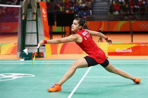 Click here for more info on how to perfectly time your jump smash. Carolina Marin and Viktor Axelsen smash their way into ...