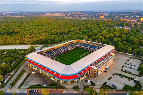 ɕlɔ̃sk ˈvrɔtswaf) or simply śląsk, is a polish football club based in wrocław that plays in ekstraklasa, the highest level of the polish football league system. Informacje na temat meczu Piast - Śląsk - Z klubu - PIAST ...