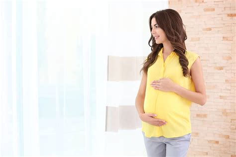 Kehamilan di luar rahim, yang dalam bahasa medis disebut dengan kehamilan ektopik, merupakan suatu kondisi kehamilan yang tidak normal di mana janin jika ditemukan tanda bahaya tersebut, ibu hamil harus segera dibawa ke fasilitas kesehatan terdekat untuk mendapatkan penanganan. Mengandung Luar Rahim, Risiko Yang Perlu Diketahui Setiap ...