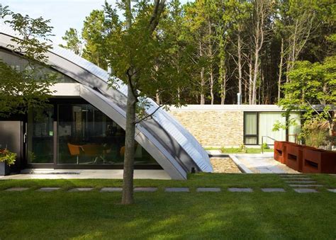 Called the arc house, the modern masterpiece is now on the market for $2.75 million. Arc House | Maziar Behrooz Architecture | Archinect
