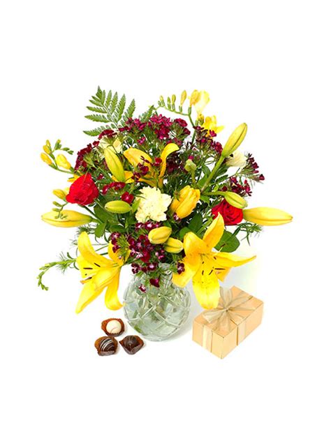 Online flowers and chocolate delivery on the same day or at midnight is very much possible with igp.com. Fresh Flowers & Chocolate Truffles Gift | Flower Delivery UK