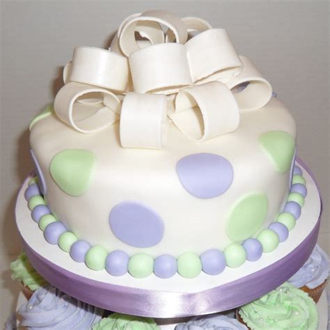 The stand puts the baby bath at waist height to help stop mom's back aches and pains from kneeling or bending during bath time. Baby Shower Cupcake Stand - CakeCentral.com
