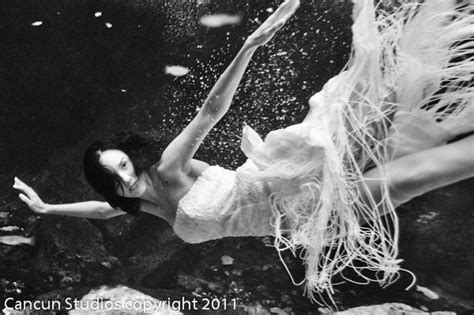 Bride Underwater Blog Photography Underwater Photography Cancun Wedding