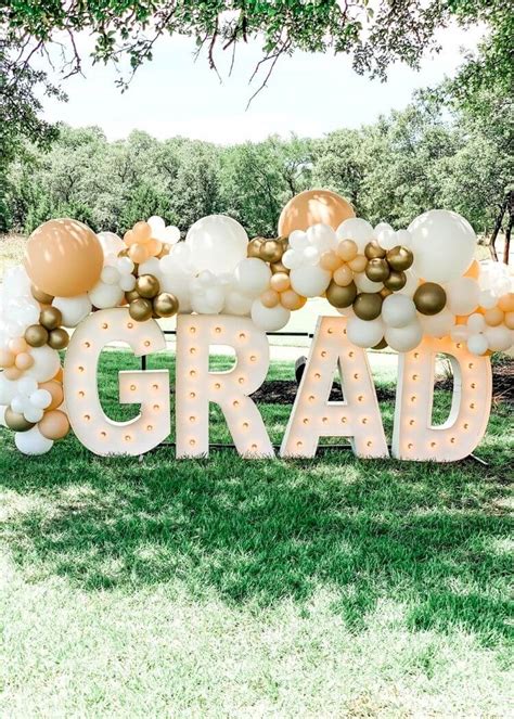 60 Best Graduation Balloon Decoration Ideas For Your Creative Party