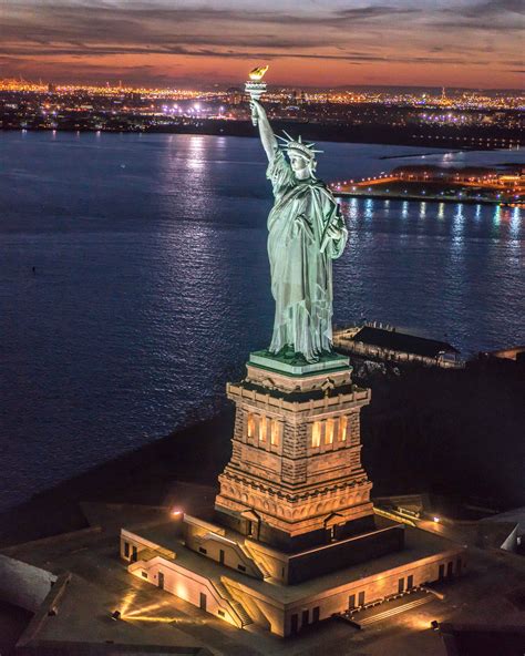 New York Skyline Wallpaper Statue Of Liberty Mural Wall
