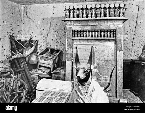 Tutankhamuns Tomb Black And White Stock Photos And Images Alamy